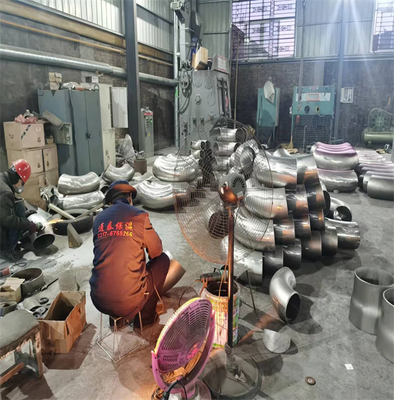 Butt Weld 90 Derajat Pipa Baja Fitting DN15 JIS B2313 Baja Karbon Mulus